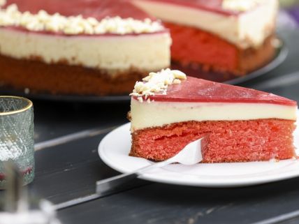Red-Velvet-Cheesecake