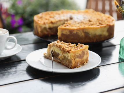 Apple-Crumble-Cheesecake